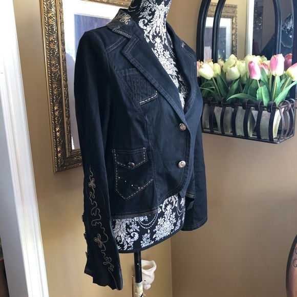 Simon Chang | 8 - Picture 3 of 5